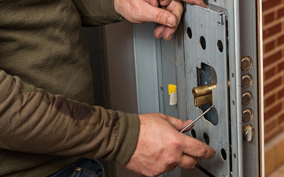 serrurier prix ouverture de porte Vaux-le-Pénil